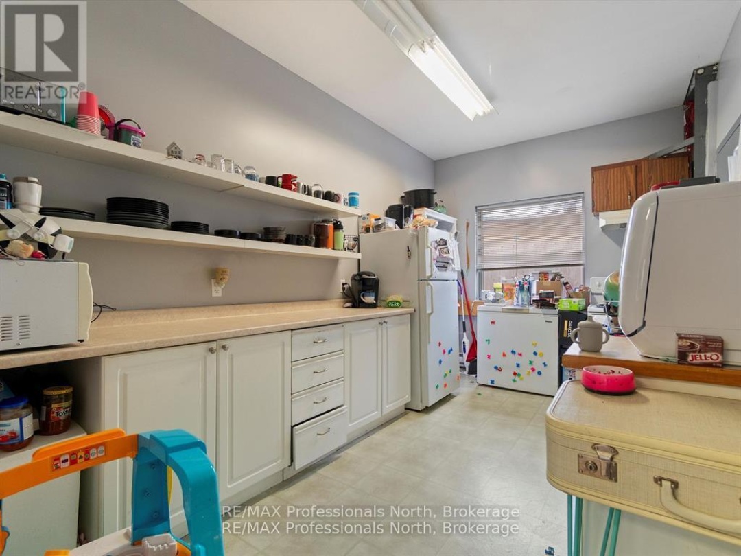 950 MUSKOKA ROAD S, 