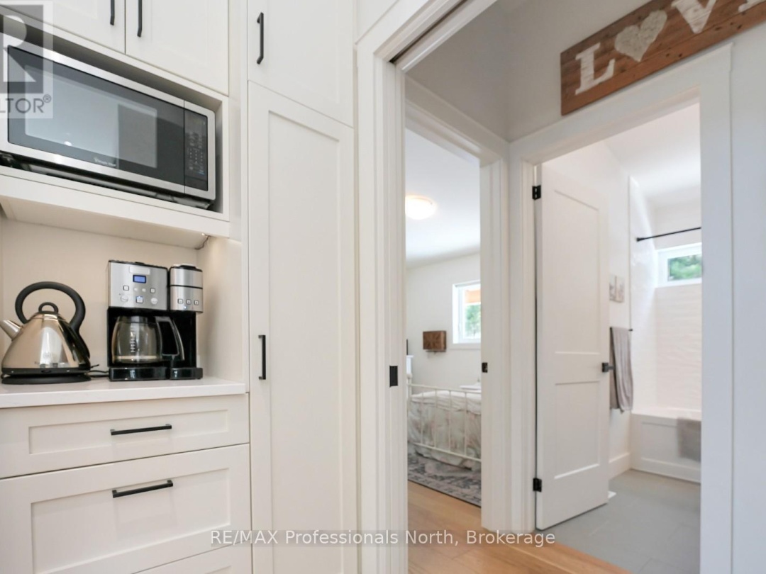 1086 STOTHART CREEK ROAD, 