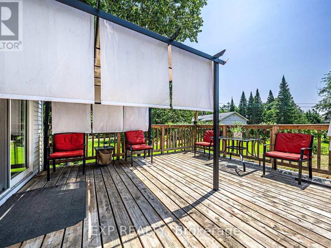 8 PINEWOOD BOULEVARD, 