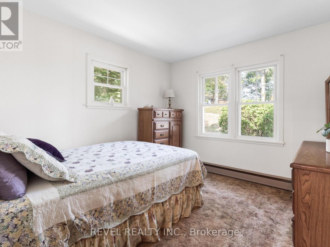 72 KING STREET W, 