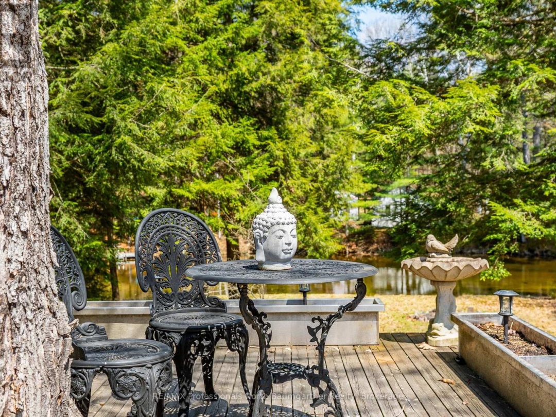 1065 Cloverleaf Road, Kennisis Lake