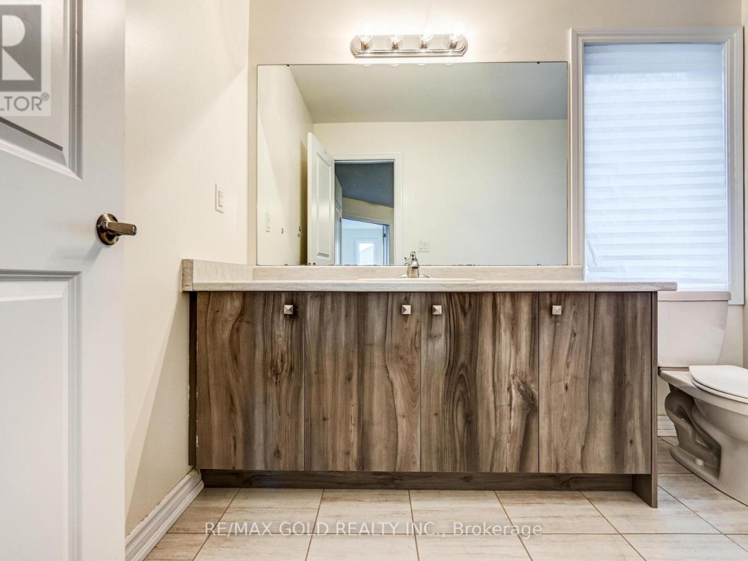 84 ATLANTIS DRIVE W, 