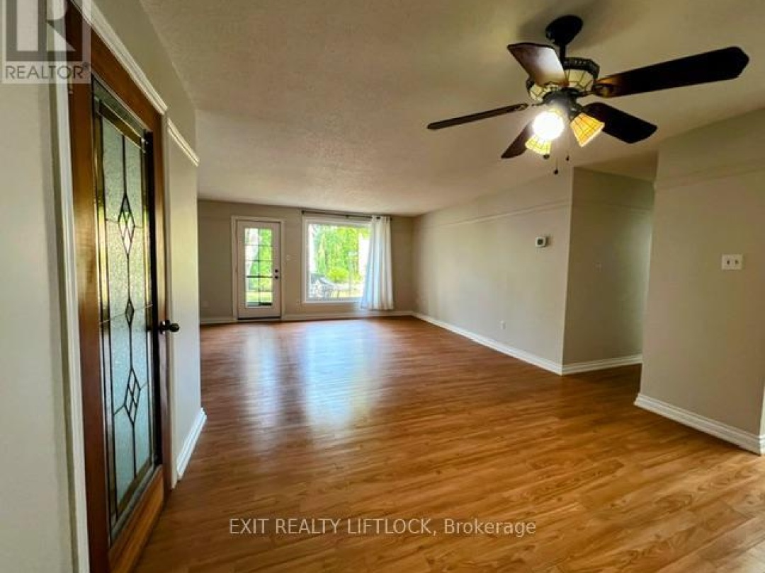 401 - 200 EAST STREET S, 