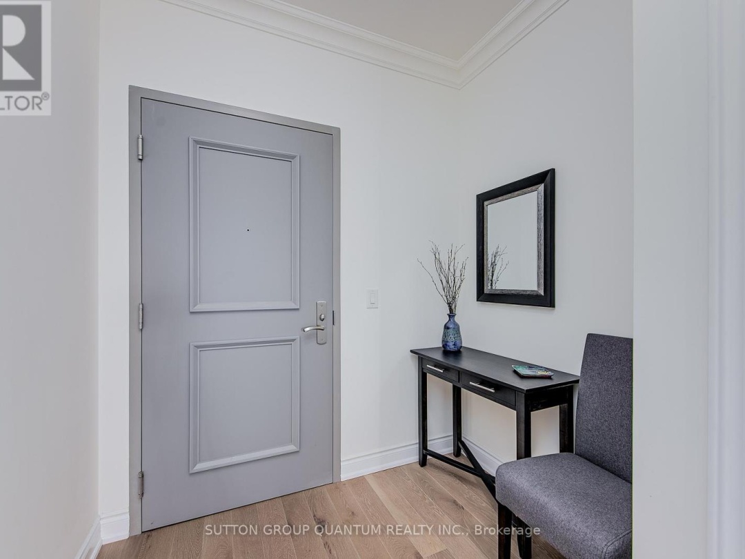 210 - 90 ORCHARD POINT ROAD, 