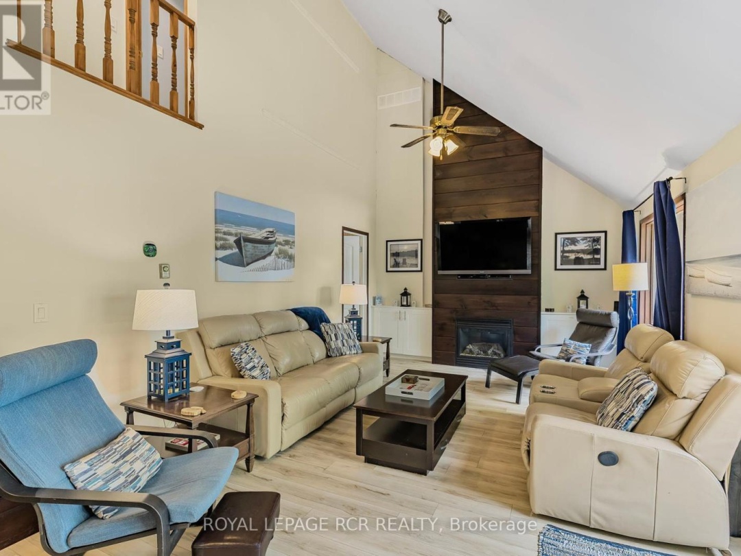1034 BIRD LAKE CRESCENT, 