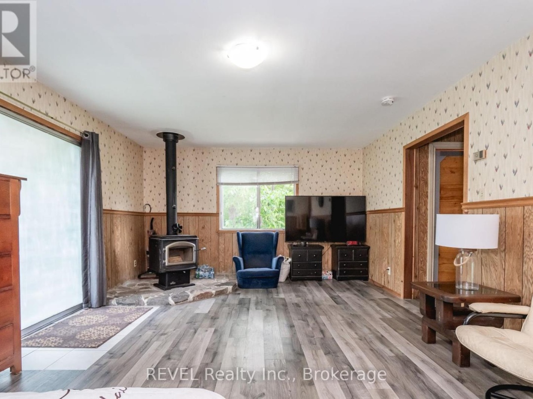 1515 LOVERING LINE, 
