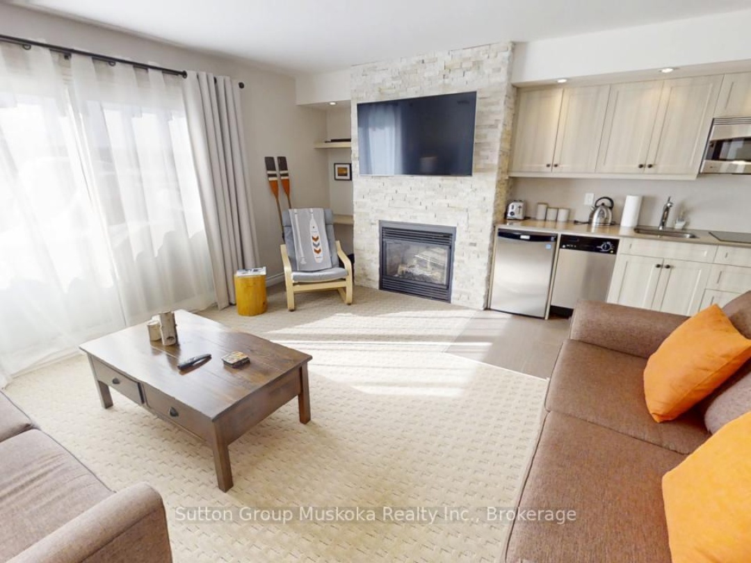 53 303 1235 Deerhurst Drive, Peninsula Lake