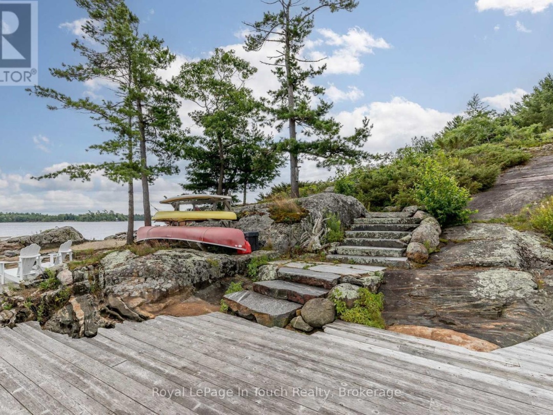 B686-8 DERBYSHIRE ISLAND, Georgian Bay