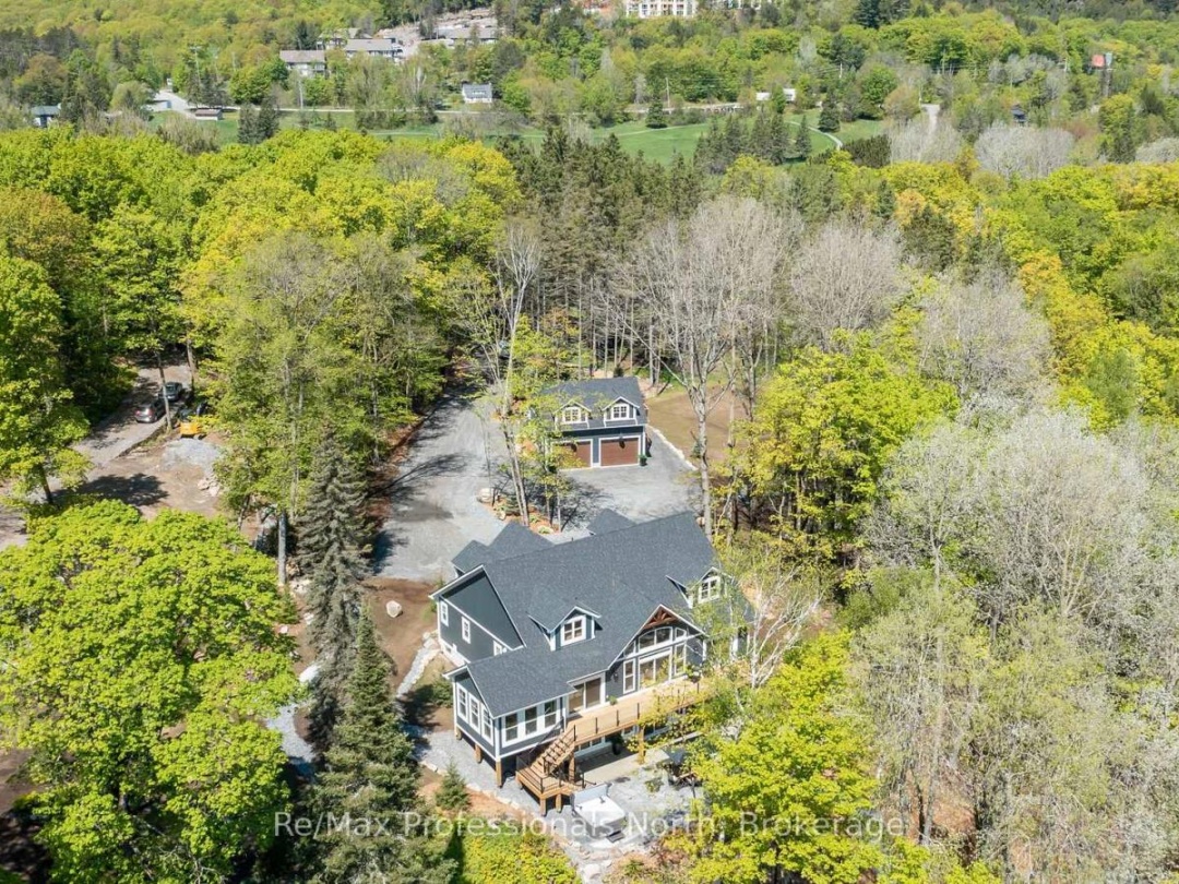 103 Pen Lake Point Road, Peninsula Lake