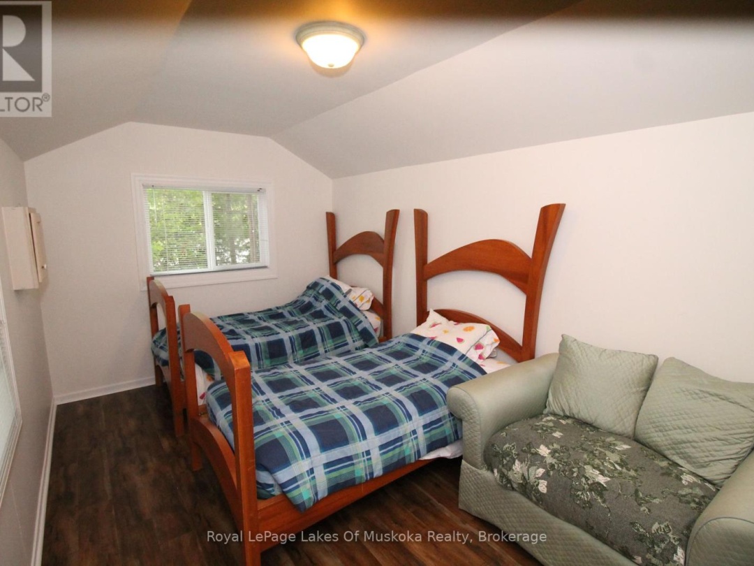 49 Pinetree Road, Loon Lake