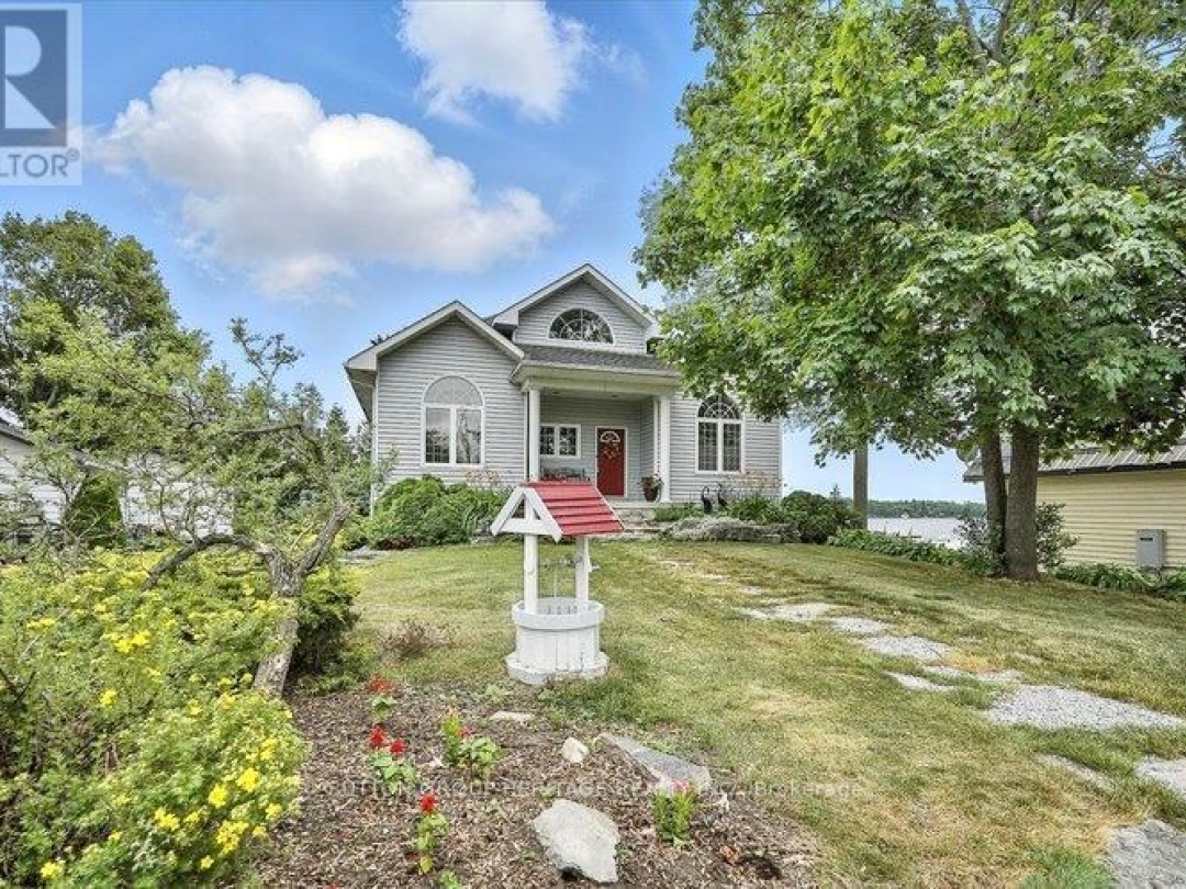 400 FRONT STREET W, 