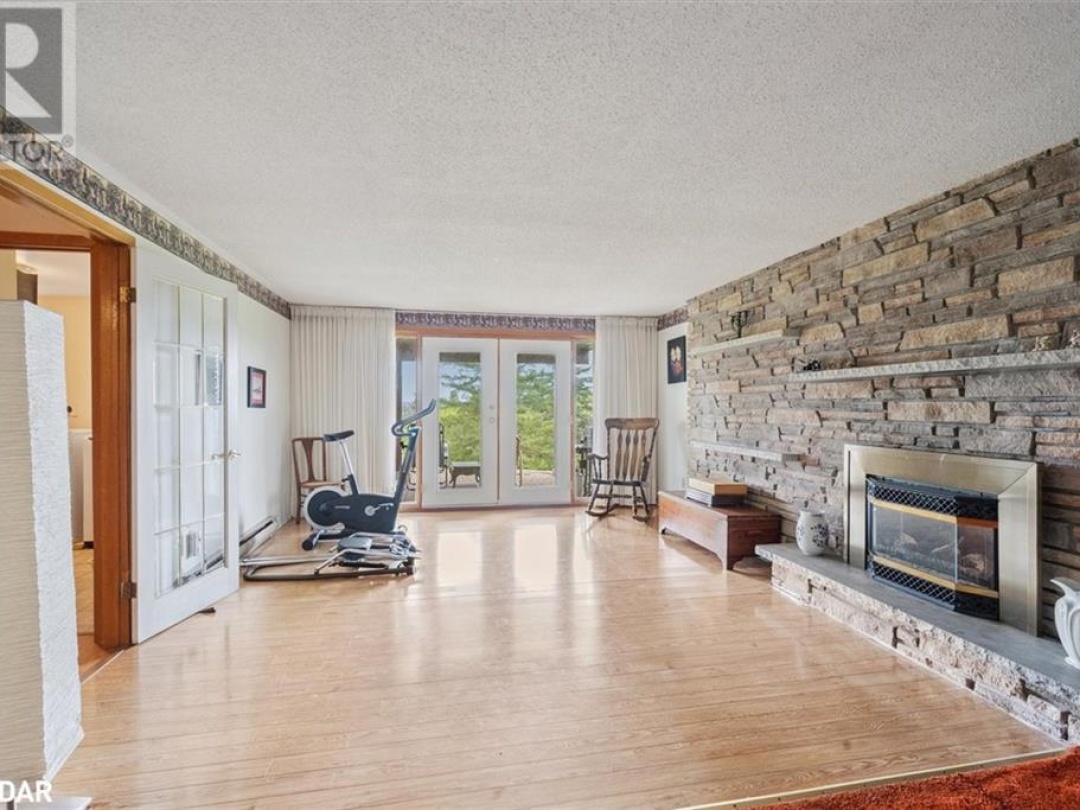 381 Country Club Circle, Pigeon Lake