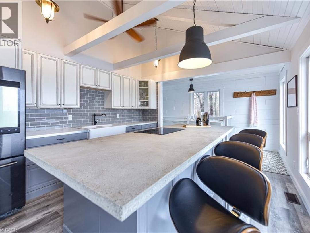 1047 WHYMAN Road, 