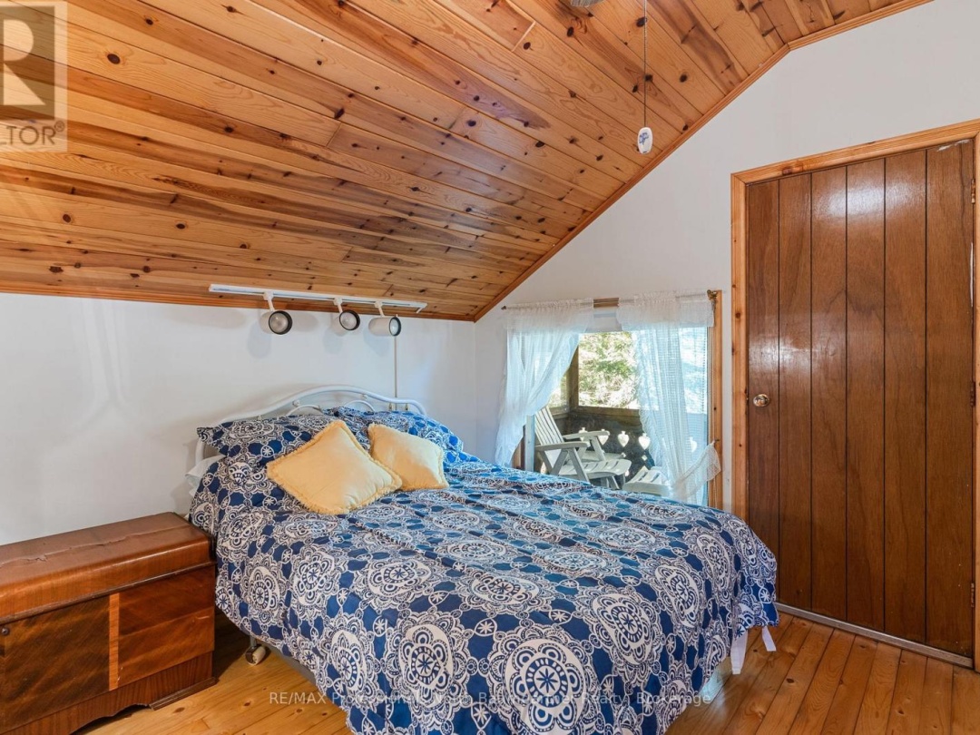 6469 Kennisis Lake Road, Kennisis Lake