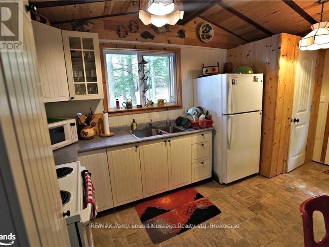 121 Healey, Healey Lake