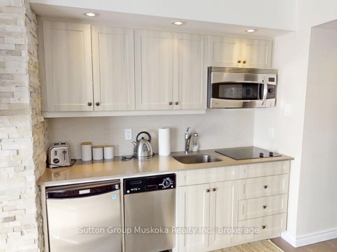 53 303 1235 Deerhurst Drive, Peninsula Lake