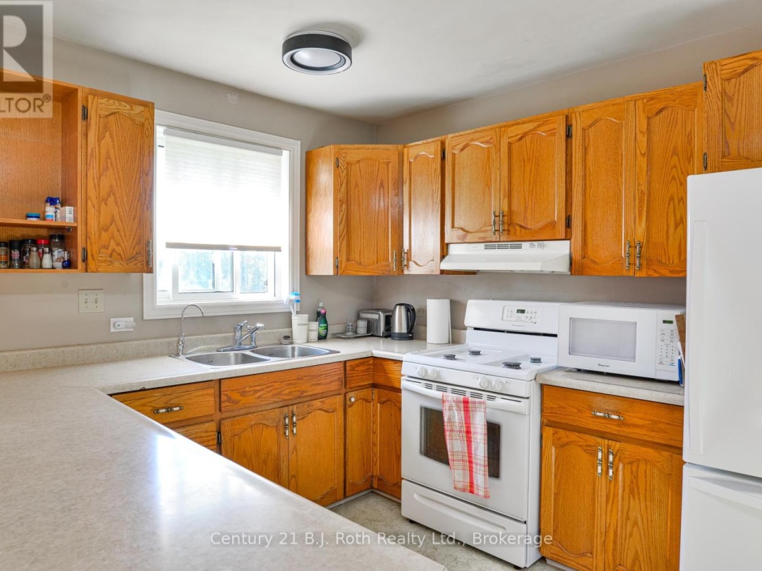 3 VINE STREET, 