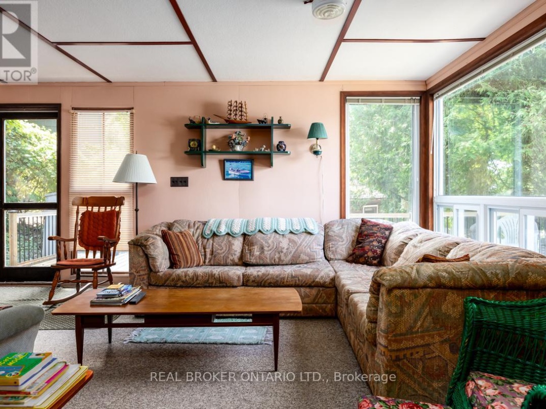 70 Ivy Lane, Lake Simcoe