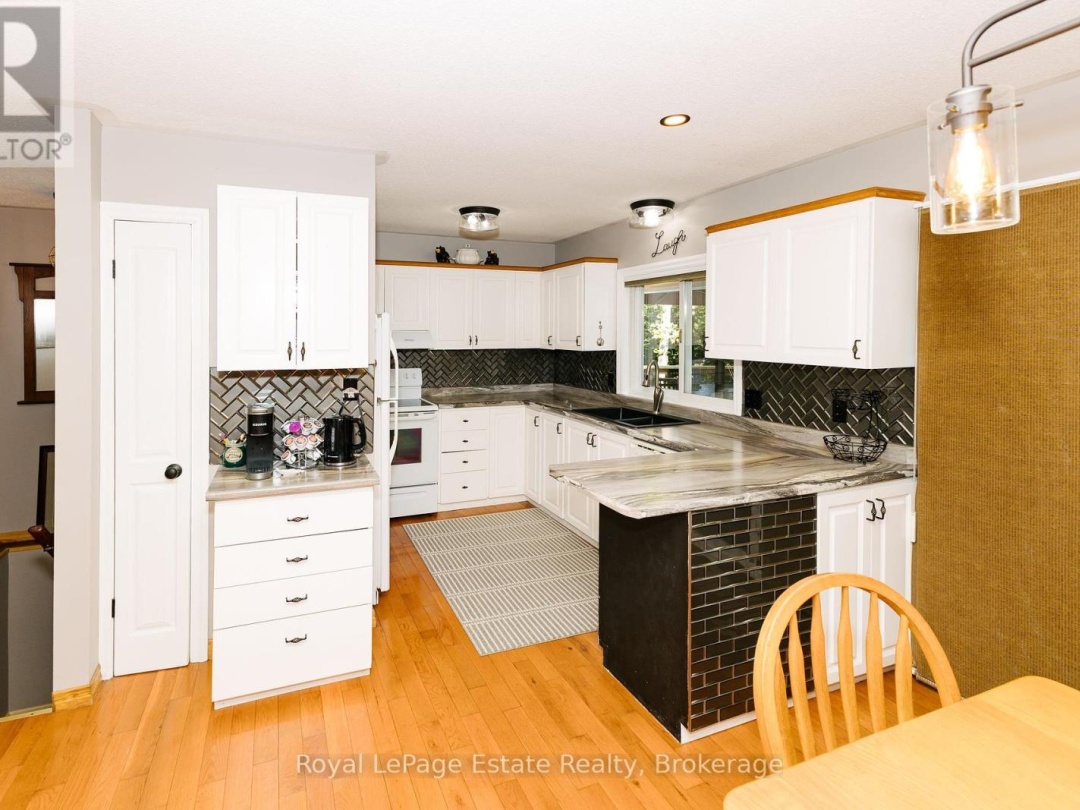 1157 BETWEEN LAKES TRAIL, Soyers Lake