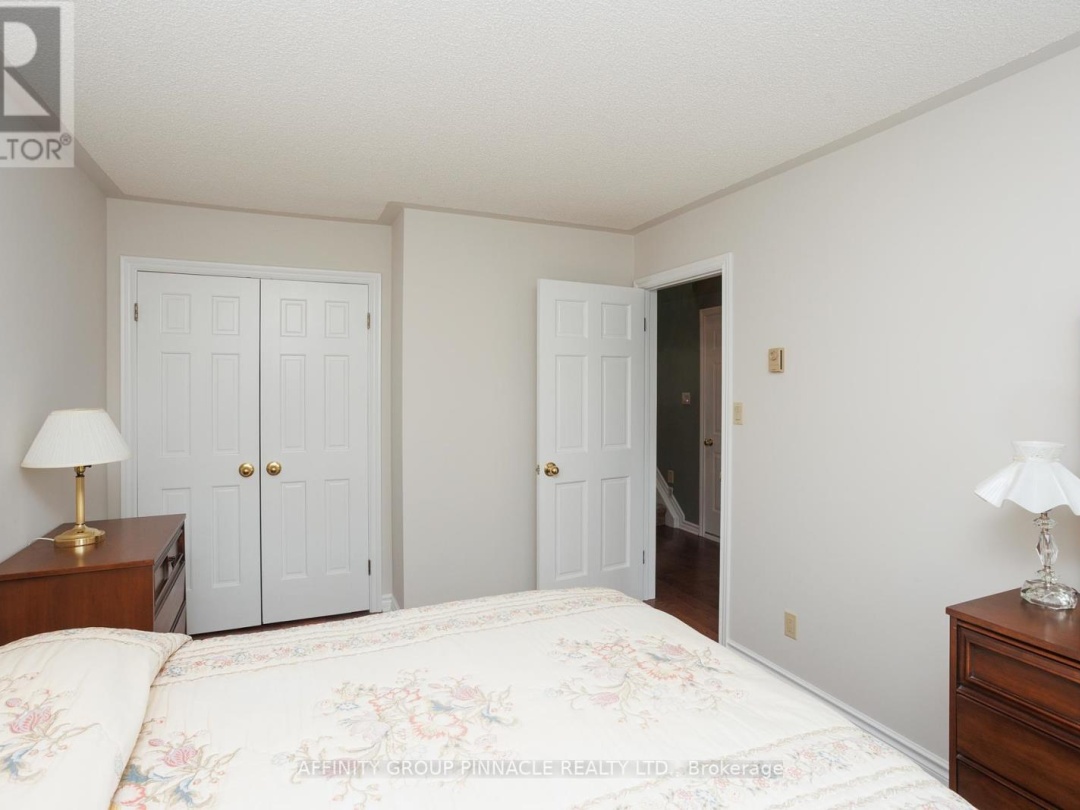 16 B90 Parklawn Boulevard, Lake Simcoe