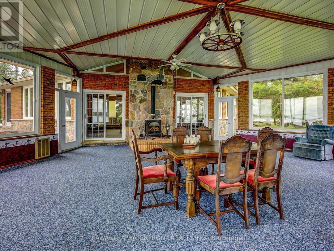 557 Riverside Drive, Pigeon Lake