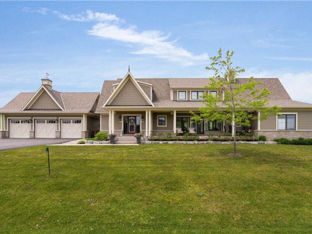12 THOROUGHBRED Drive, 