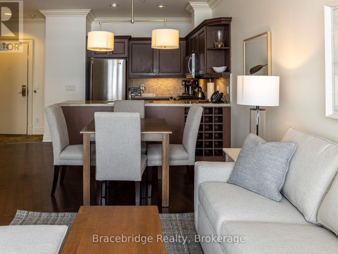 E206 D1 1869 Muskoka 118 Road W, 