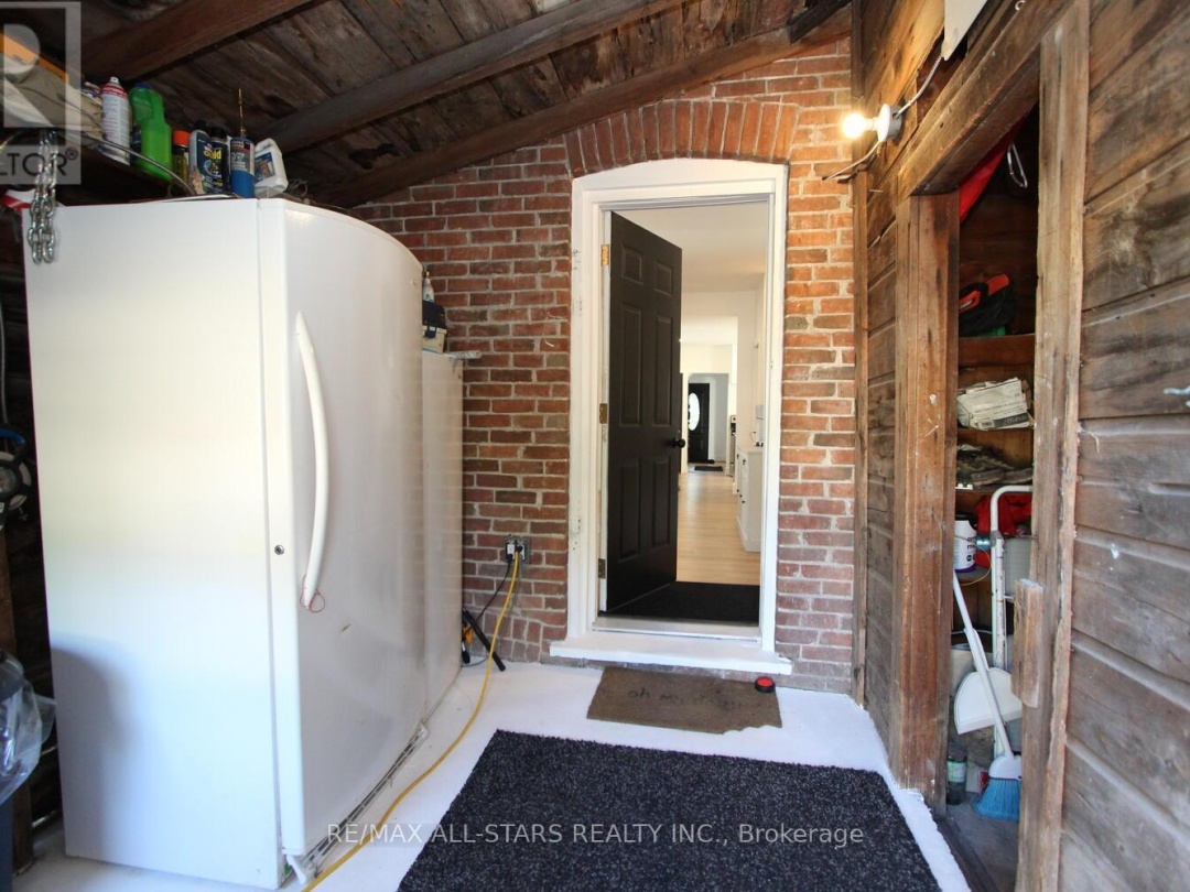 21 FRANCIS STREET E, 
