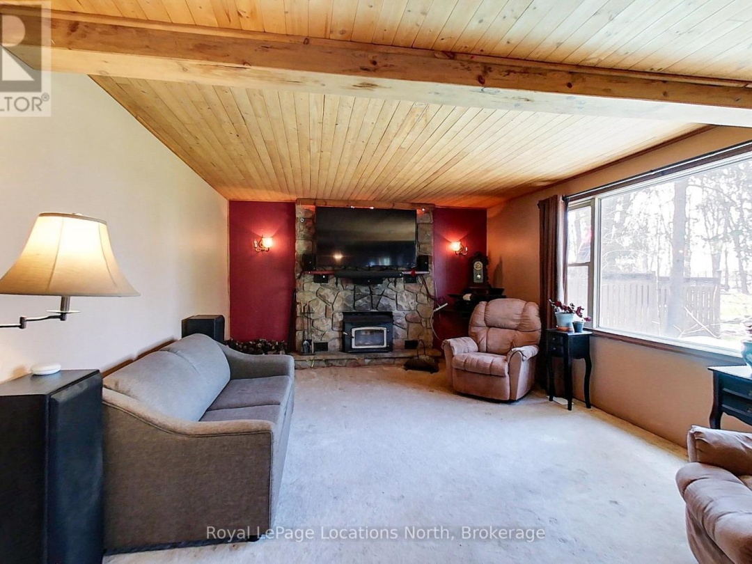 239 Monck Rd Cty 45, Young Lake
