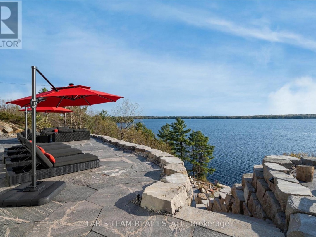 3886 East Shore Road, Gloucester Pool