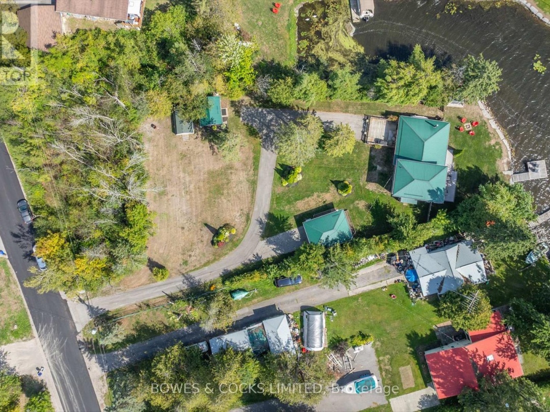 32 STURGEON GLEN ROAD, 
