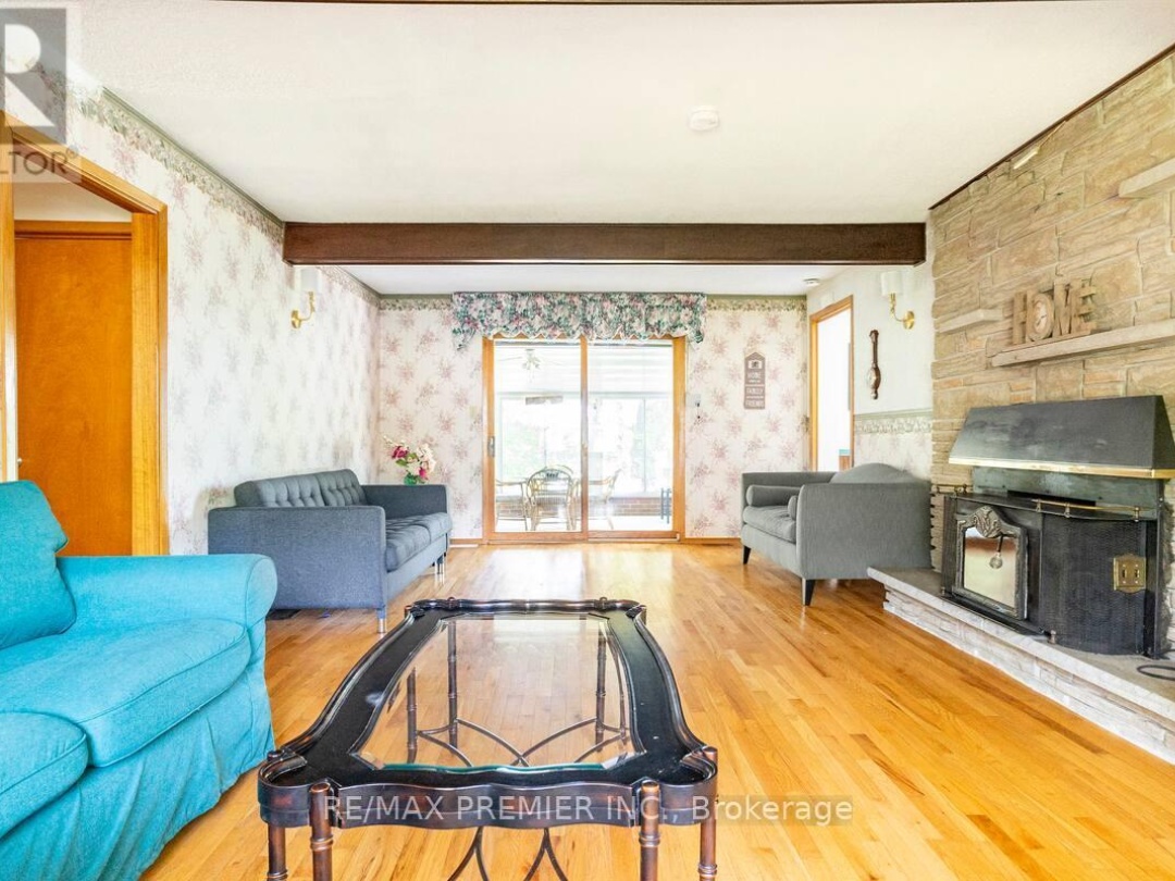 570 Phillip Street E, Gull Lake