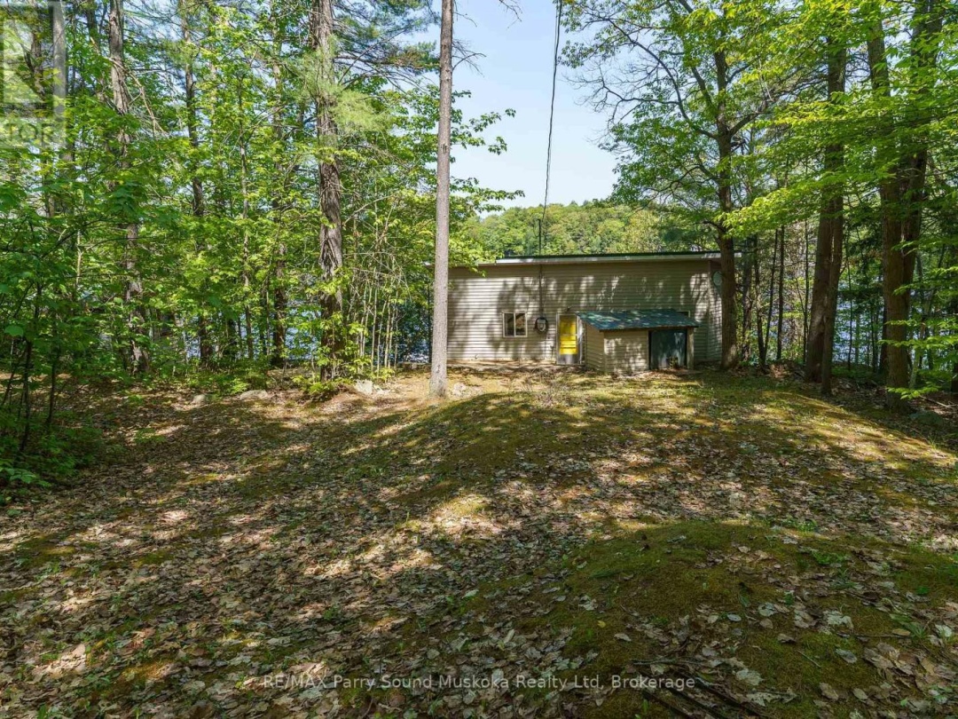 124 Healey Lake Water, Healey Lake