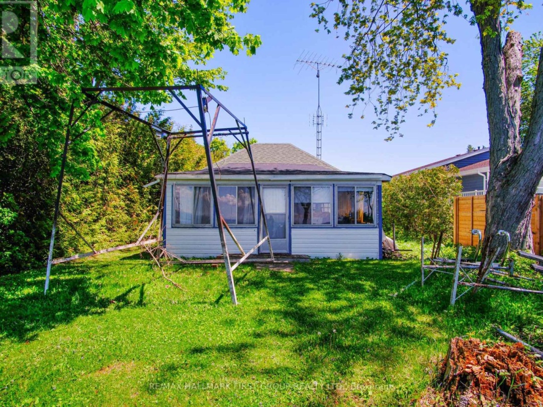 2196 Lakeshore Drive, Lake Simcoe