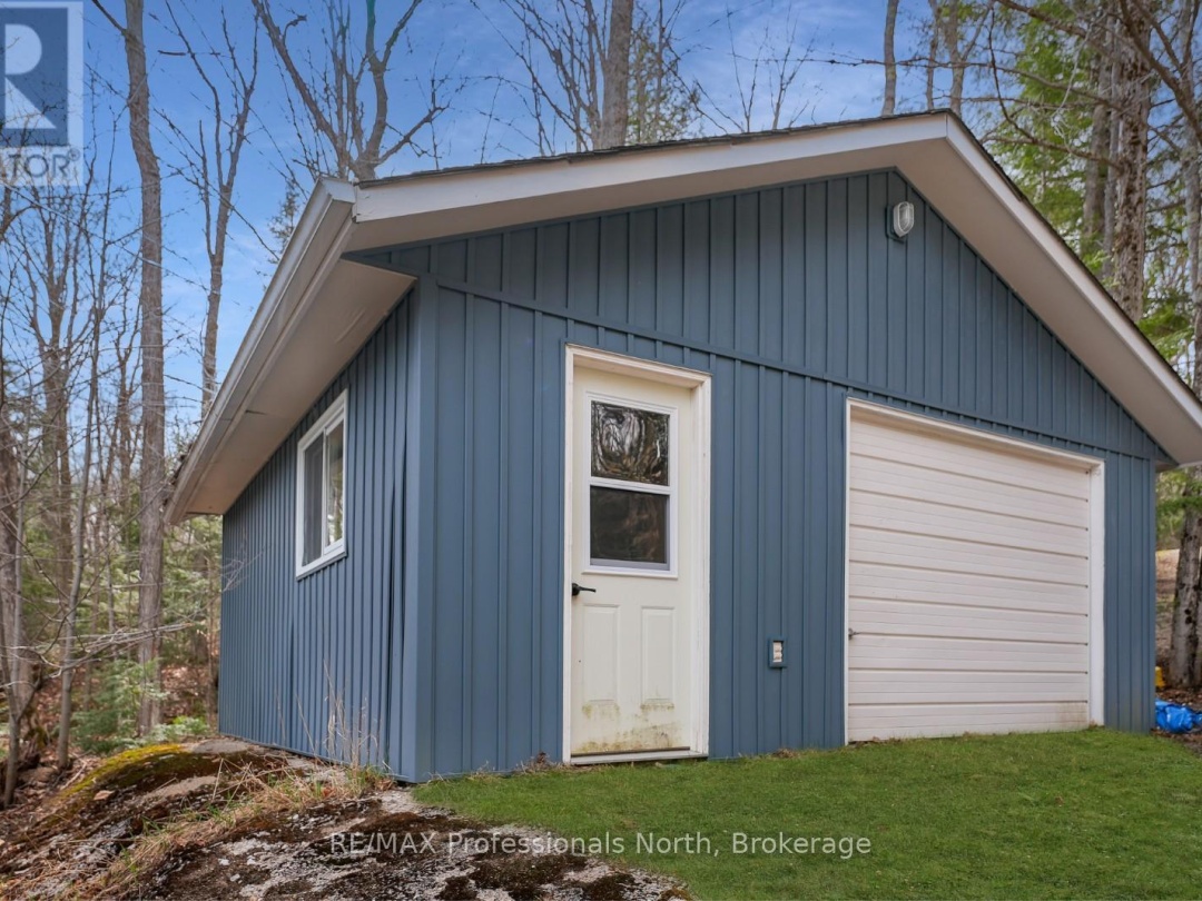2787 Watts Road, Kennisis Lake