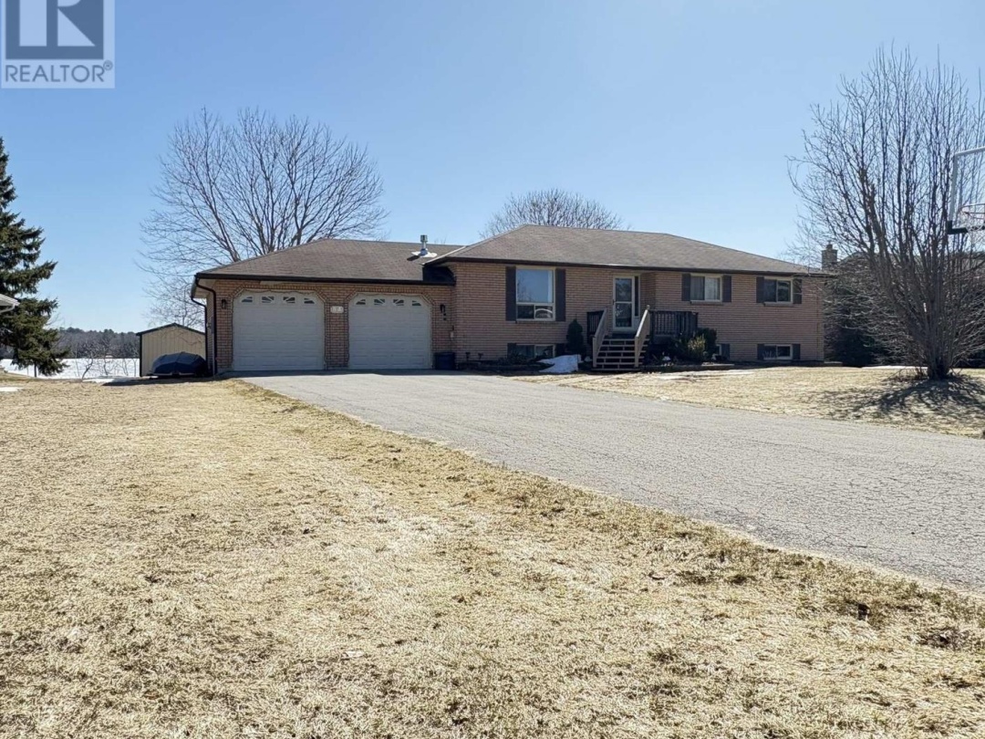 84 Pinewood Boulevard, Canal Lake