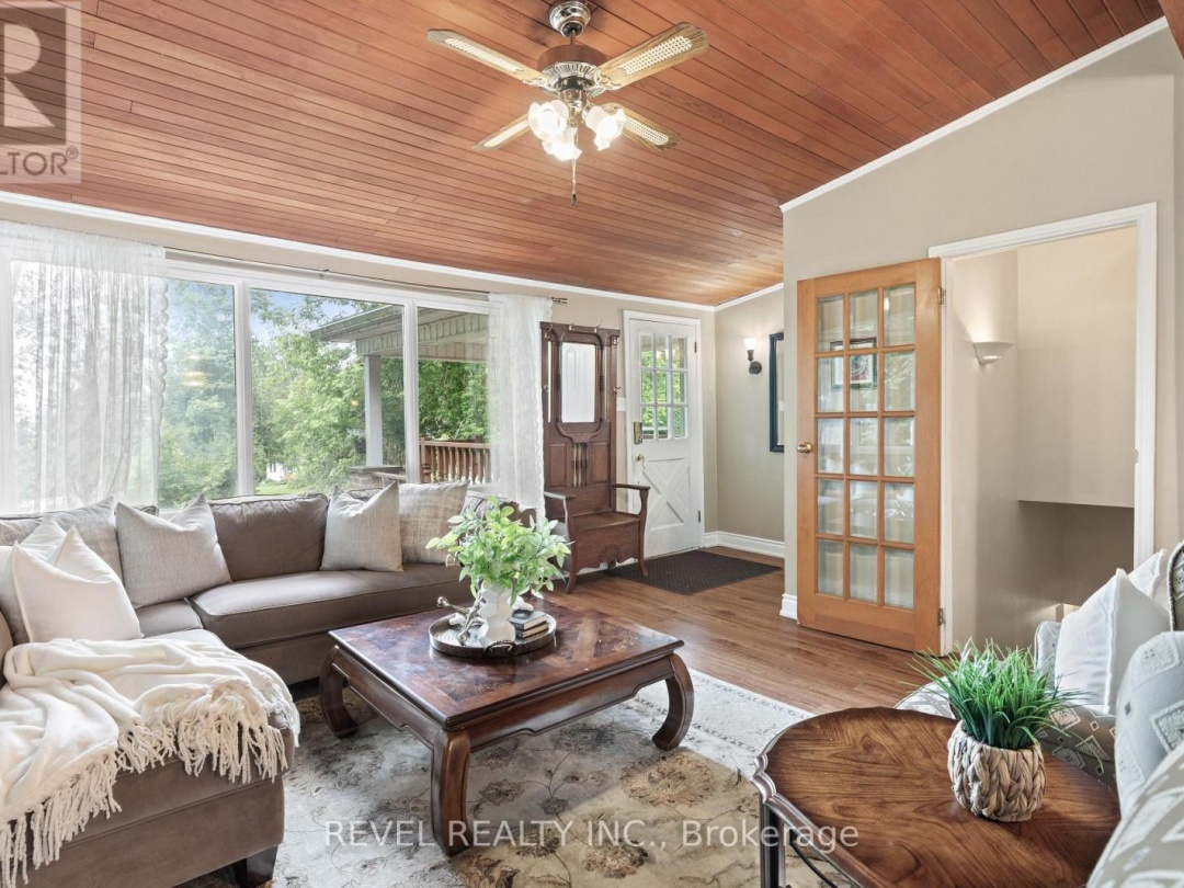 99 BOWEN ROAD, 