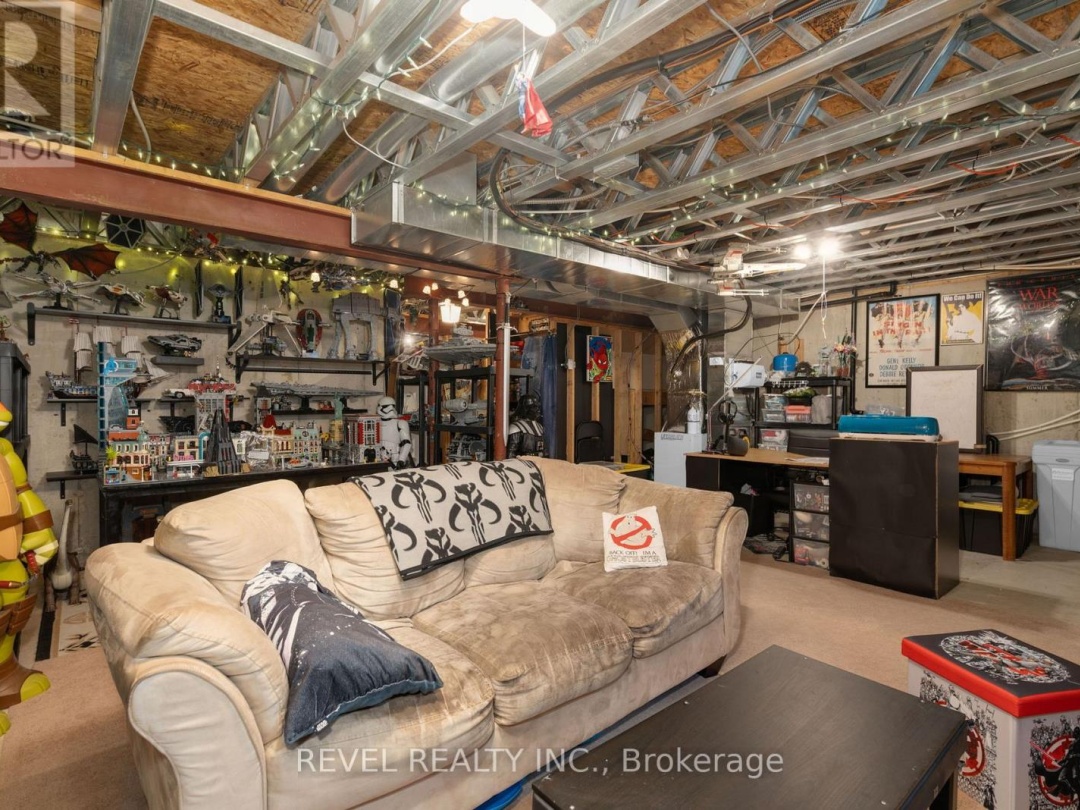36 800 West Ridge Boulevard, Orillia