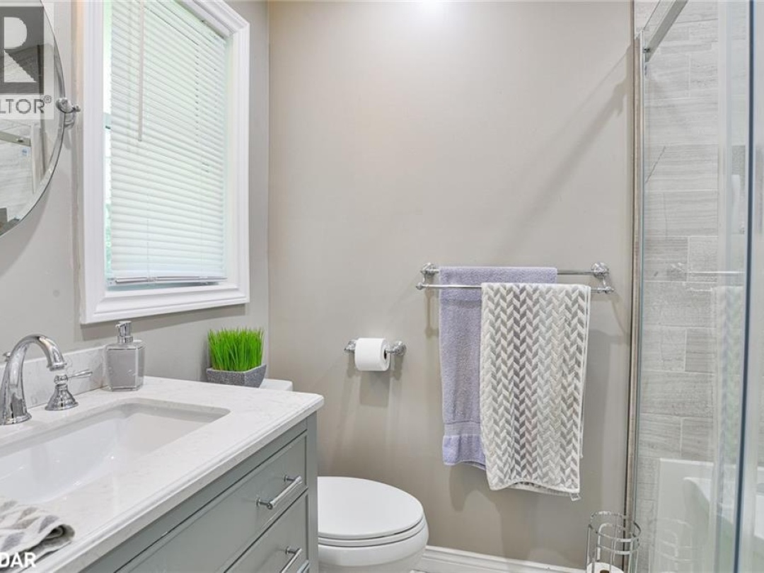 105 WELLINGTON Street, 