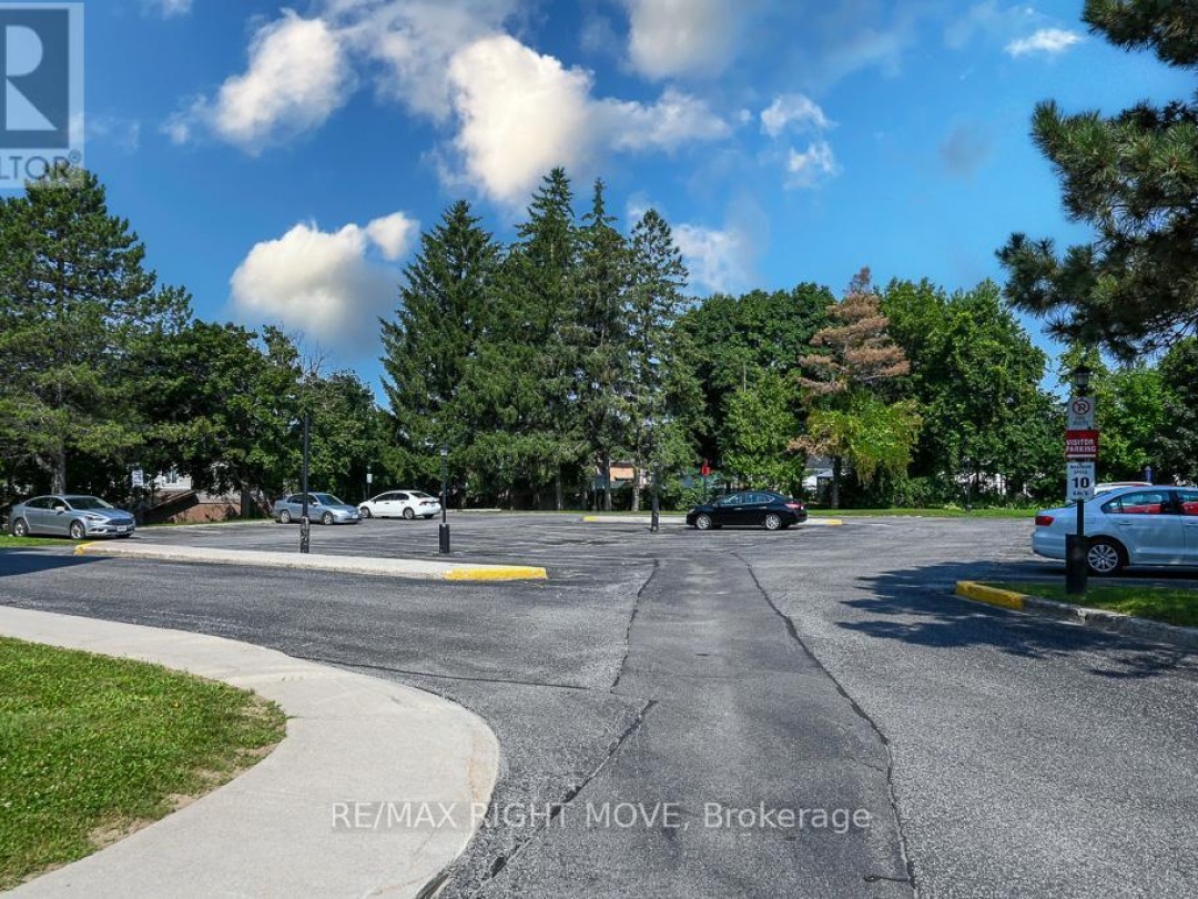 102 54 Fittons Road W, Orillia