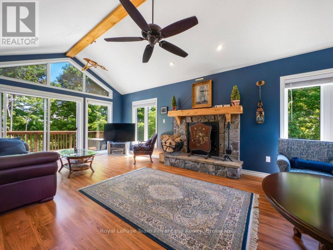 3 LYNDSEY LANE, Manitouwabing Lake
