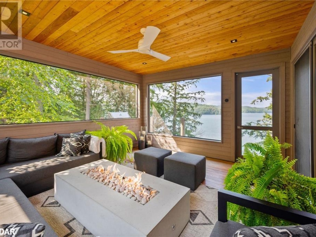 124 CLAREN CRESCENT Crescent, 