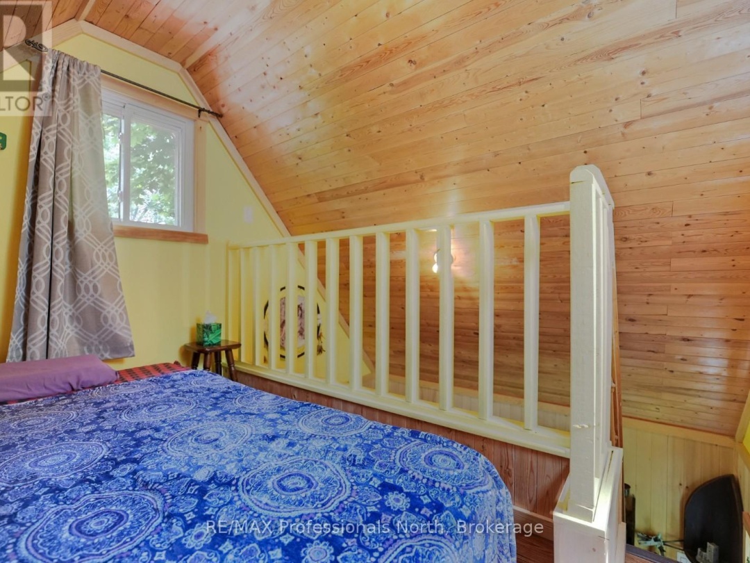 1279 ENGLISH CIRCLE, 