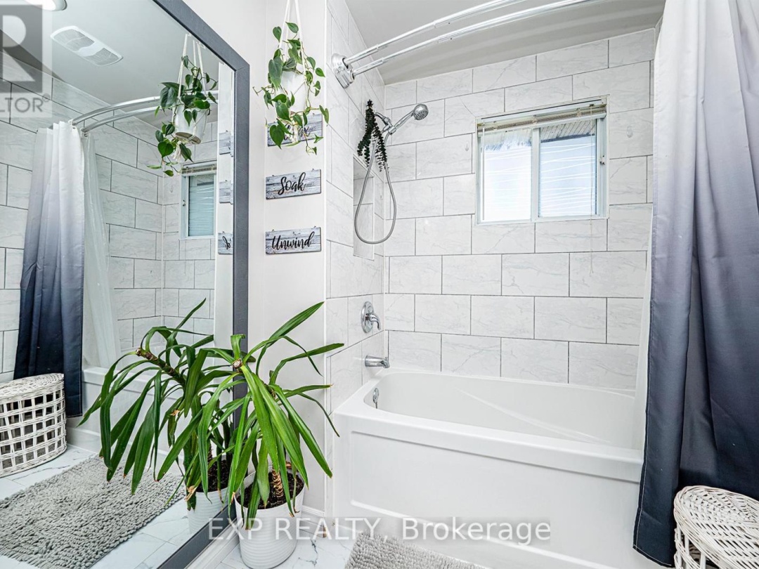 8 PINEWOOD BOULEVARD, 