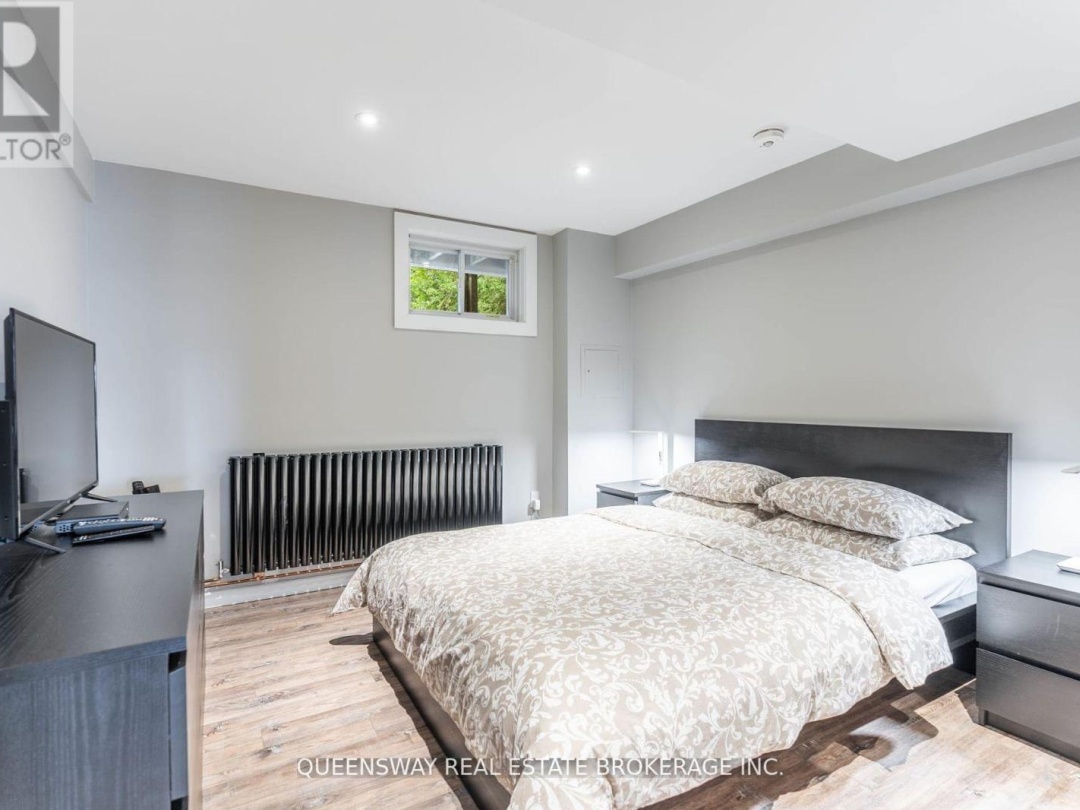 1280 BLACK BEACH LANE, Dalrymple-south Lake