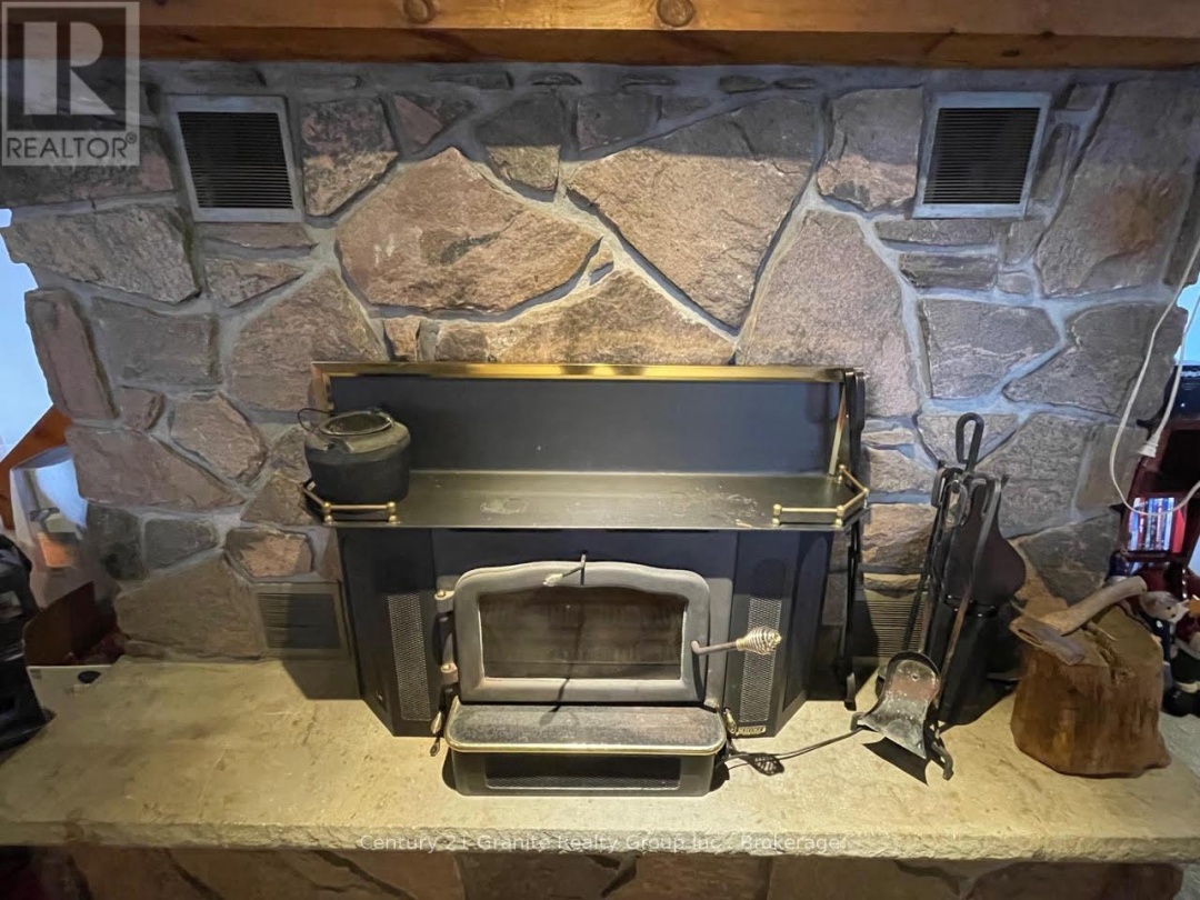 1038 BROKEN PADDLE ROAD, 