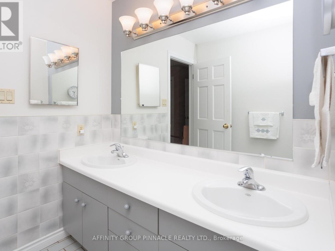 16 B90 Parklawn Boulevard, Lake Simcoe