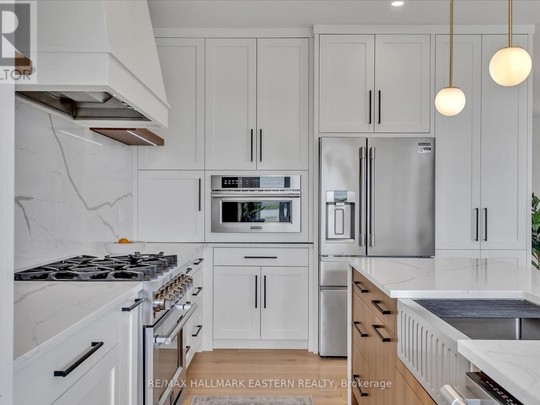 35 LAKEVIEW CRESCENT, 