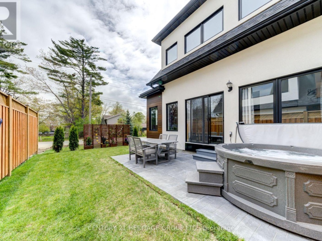 44 RUBY CRESCENT, Lake Simcoe