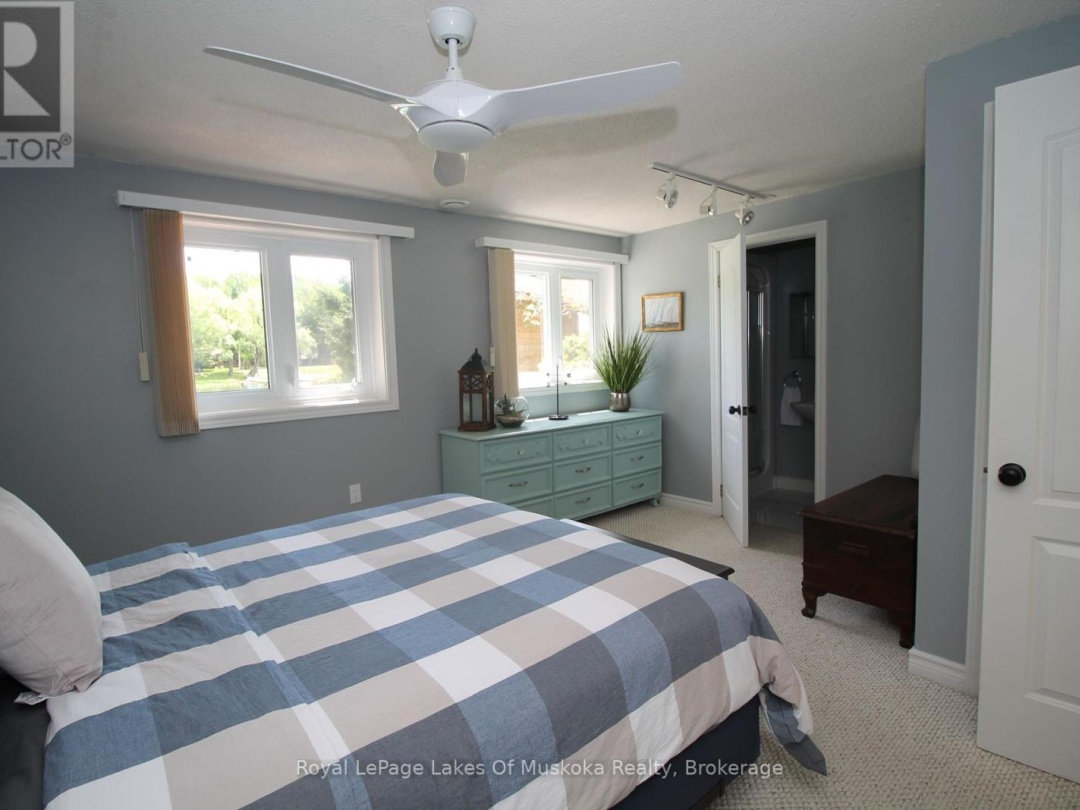 1815 Peninsula Point Road, Severn Lake